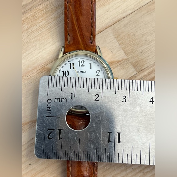 Timex Indiglo Ladies Watch Genuine Leather Strap White Dial Gold Case - Picture 10 of 12